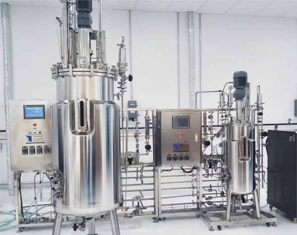 Fermenter là thiết bị công nghiệp thực hiện lên men, tích hợp cảm biến O₂, CO₂, pH để kiểm soát chính xác môi trường nuôi cấy