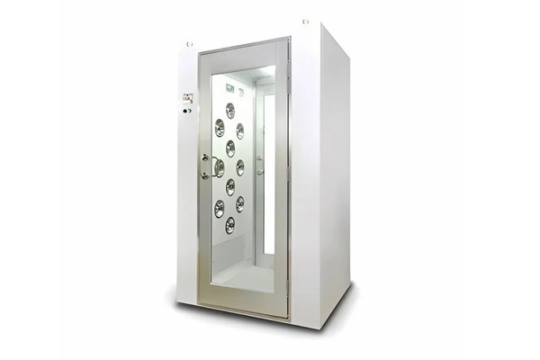 Air Shower tự động làm sạch bụi bám trên người và quần áo bảo hộ trước khi vào khu vực sản xuất sạch